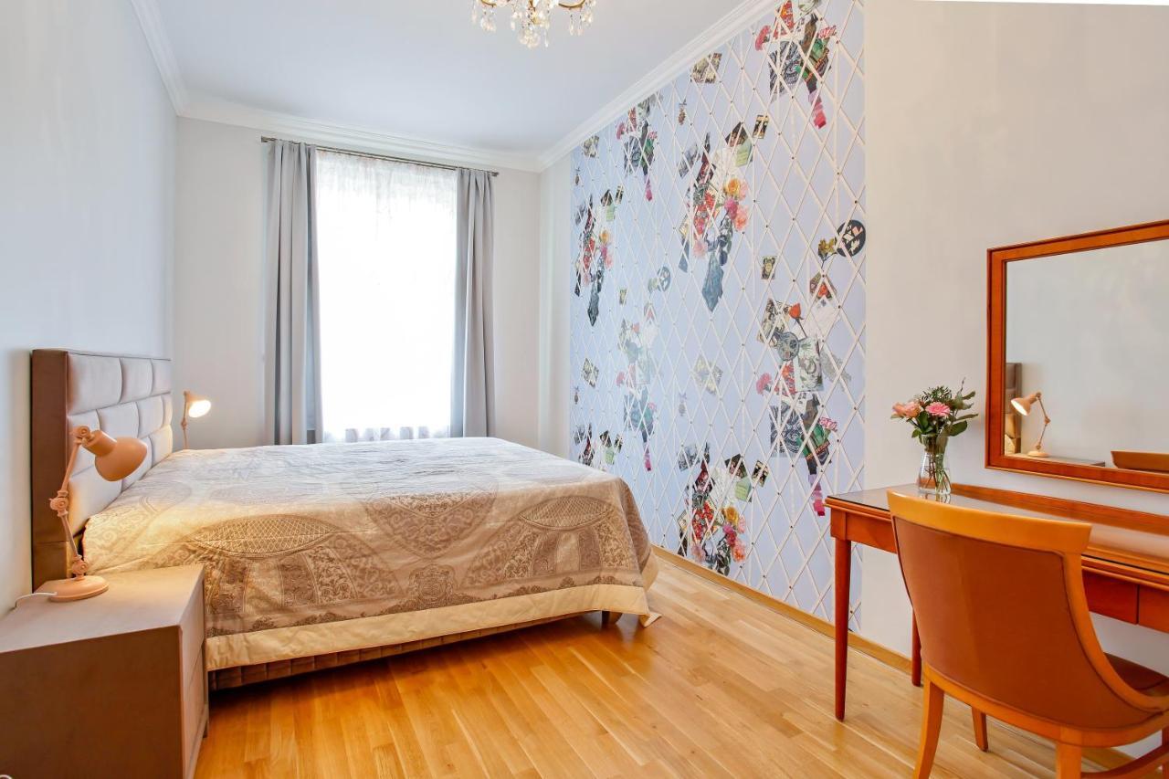 Newly Opened, Designer Opera Apartmán